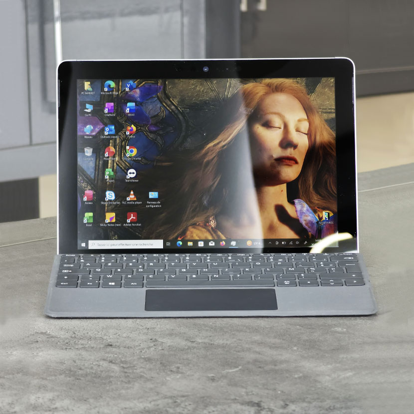 Tablette avec Clavier Microsoft Surface Go Pentium Gold - RAM 8Go DDR3 SSD 128Go Écran PixelSense 10" Tactile (Grade B) - 4G LTE