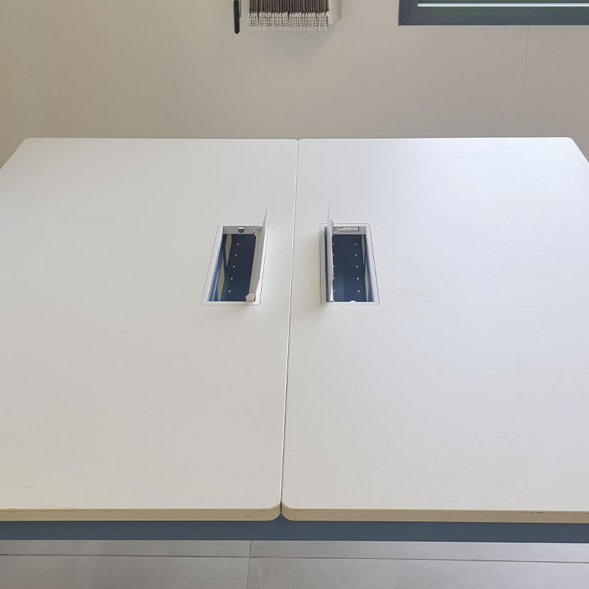 Table de Bureau Professionnelle - Bench de 2 - Modulaire blanche avec passe-câbles central (140x80) x 2 – Image 2