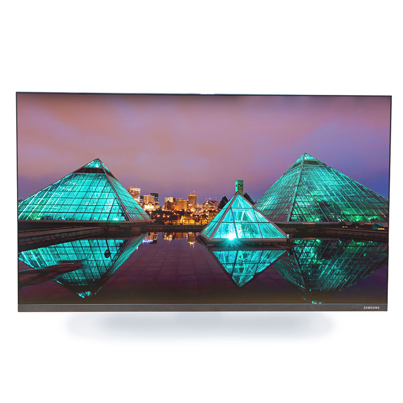 SAMSUNG S32R754U est un moniteur 32" Full HD avec d'excellentes performances de jeu. La résolution 1920 x 1080 à 60Hz offre des mouvements d'une clarté exceptionnelle.