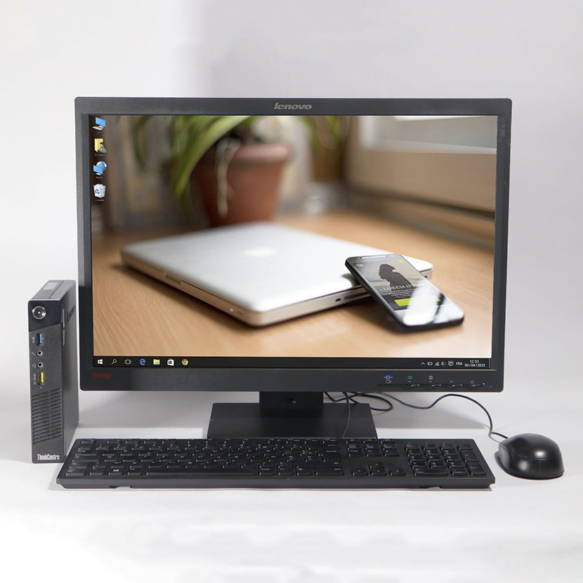 Complet bureau d'occasion Micro Lenovo M73 Core i3-4130 CPU @ 3.40 GHz RAM : 4 Go DDR3 / HDD 500 Go plus un écran : Lenovo 22" avec tous les accessoires