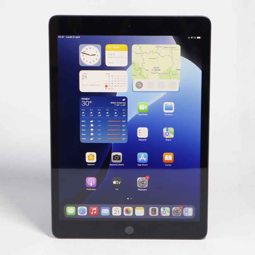 Apple iPad 8ème generation iOs 18 - RAM 3Go Stockage 128Go Écran 10.2" Tactile / Empreinte digitale/ Appareil photo principal : 8 Mpx et frontal : 1,2 Mpx